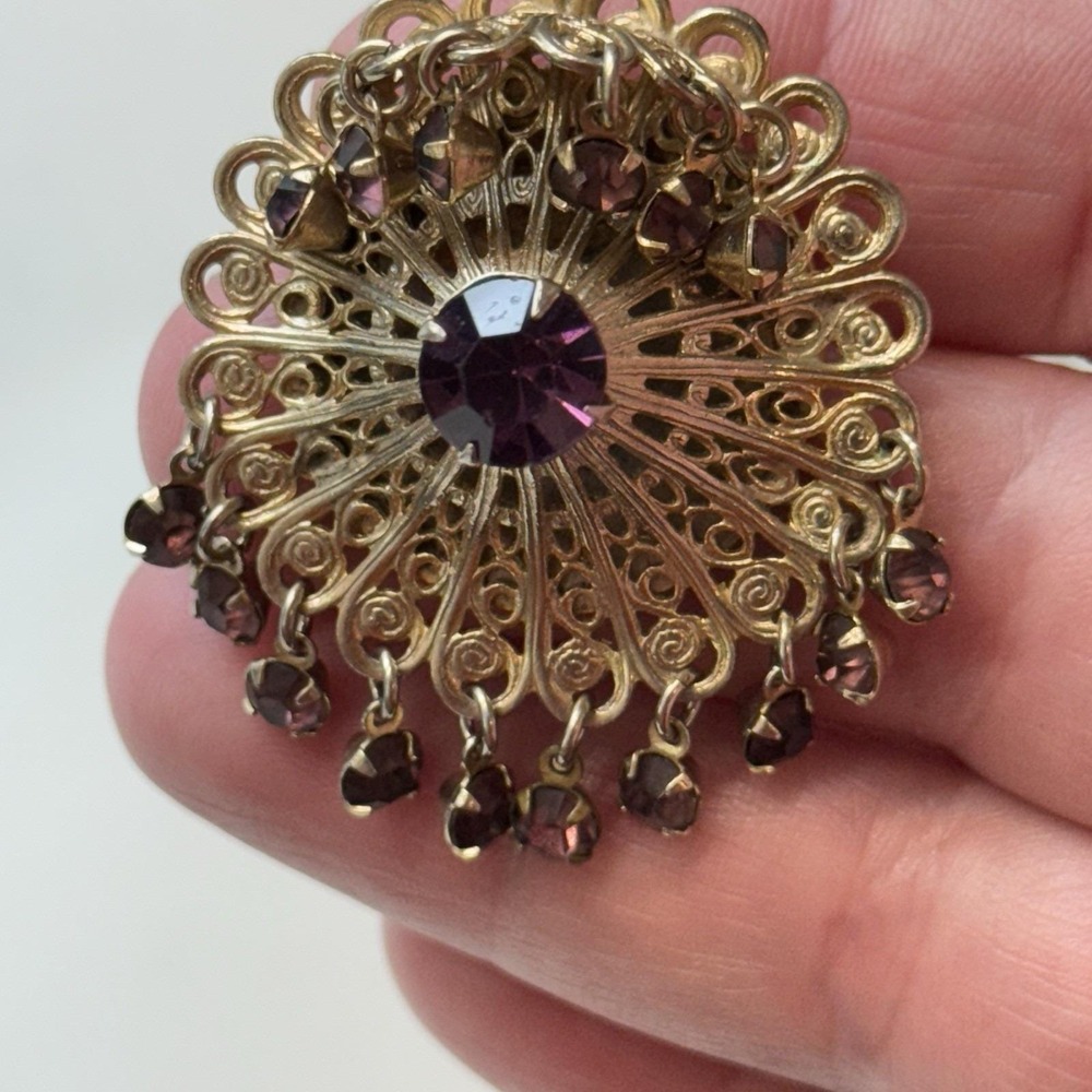 Vintage Purple Rhinestone Dangle Cha Cha Gold Tone Filigree Brooch Pin Scalloped - Picture 3 of 5